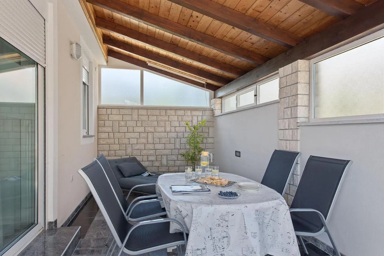 Apartment Summer House Pula