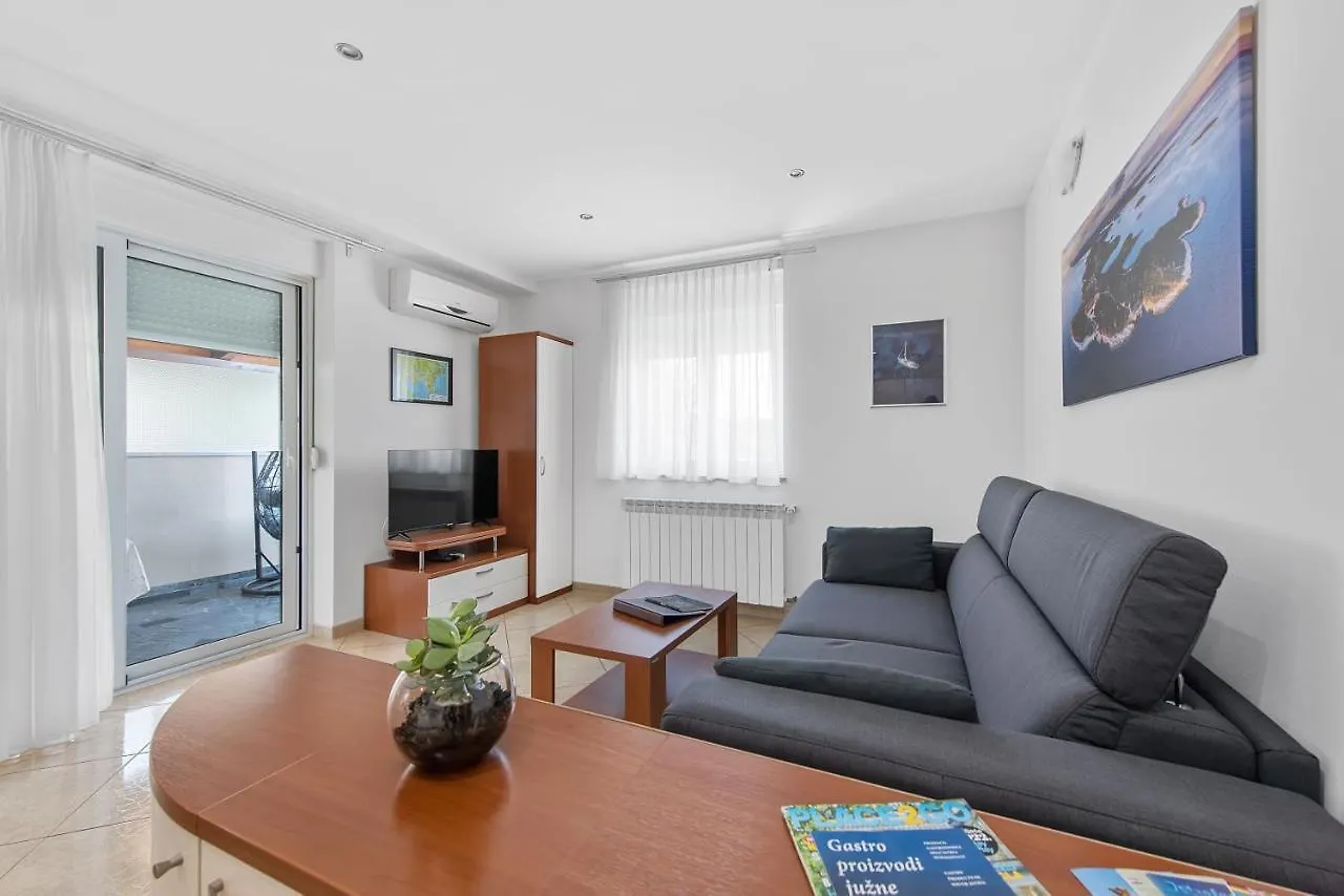 Apartment Summer House Pula